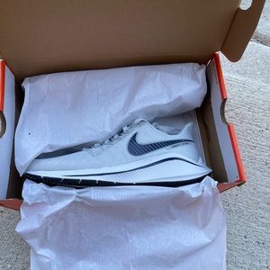 Womens 8.5 Nike Running Shoe